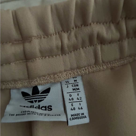Adidas Beige and White Fleece Top/ Pants With that Oversized Aesthetic. - Picture 6 of 9